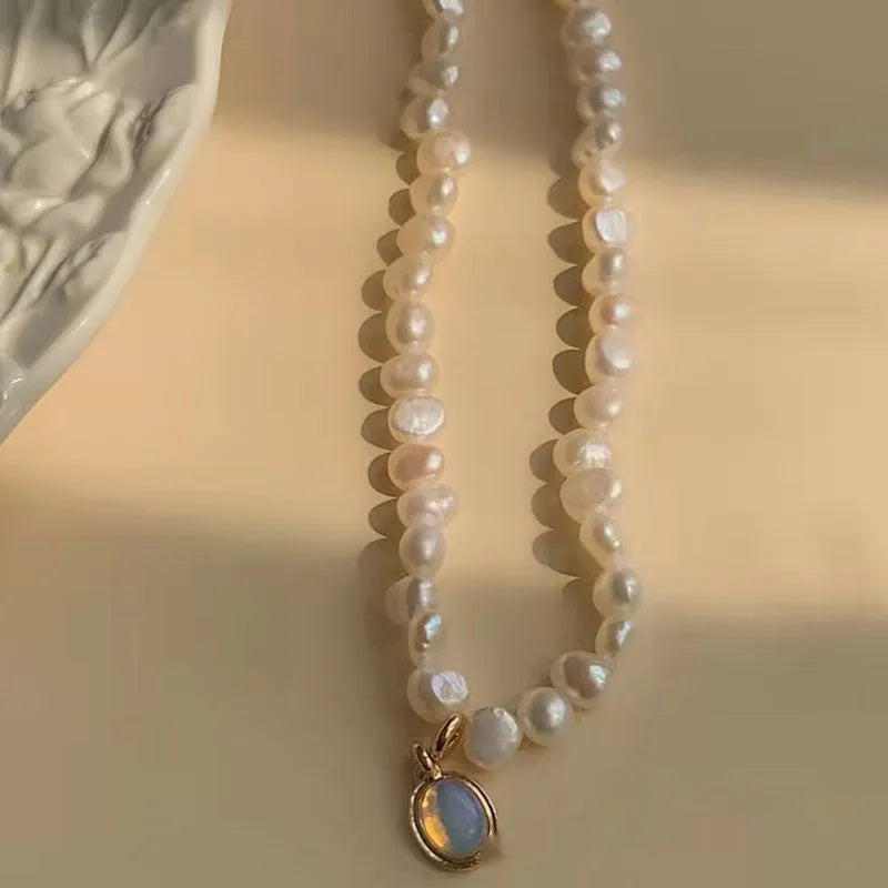 Adjustable vintage pearl necklace with geometry pendant on electroplated alloy chain
