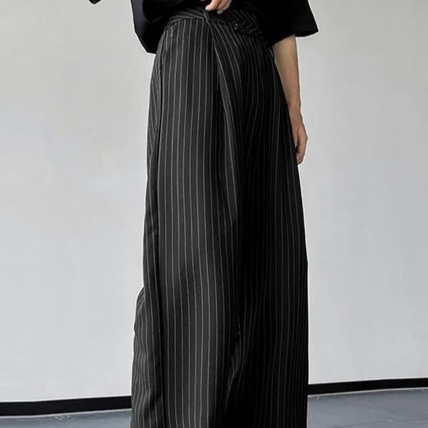 Men's black vertical striped pleated casual trousers with elastic fabric