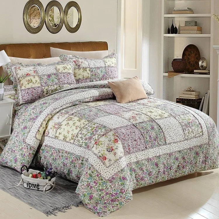 Pure cotton quilted bedspread-style three-piece bedding set in a Korean design with pillowcases.