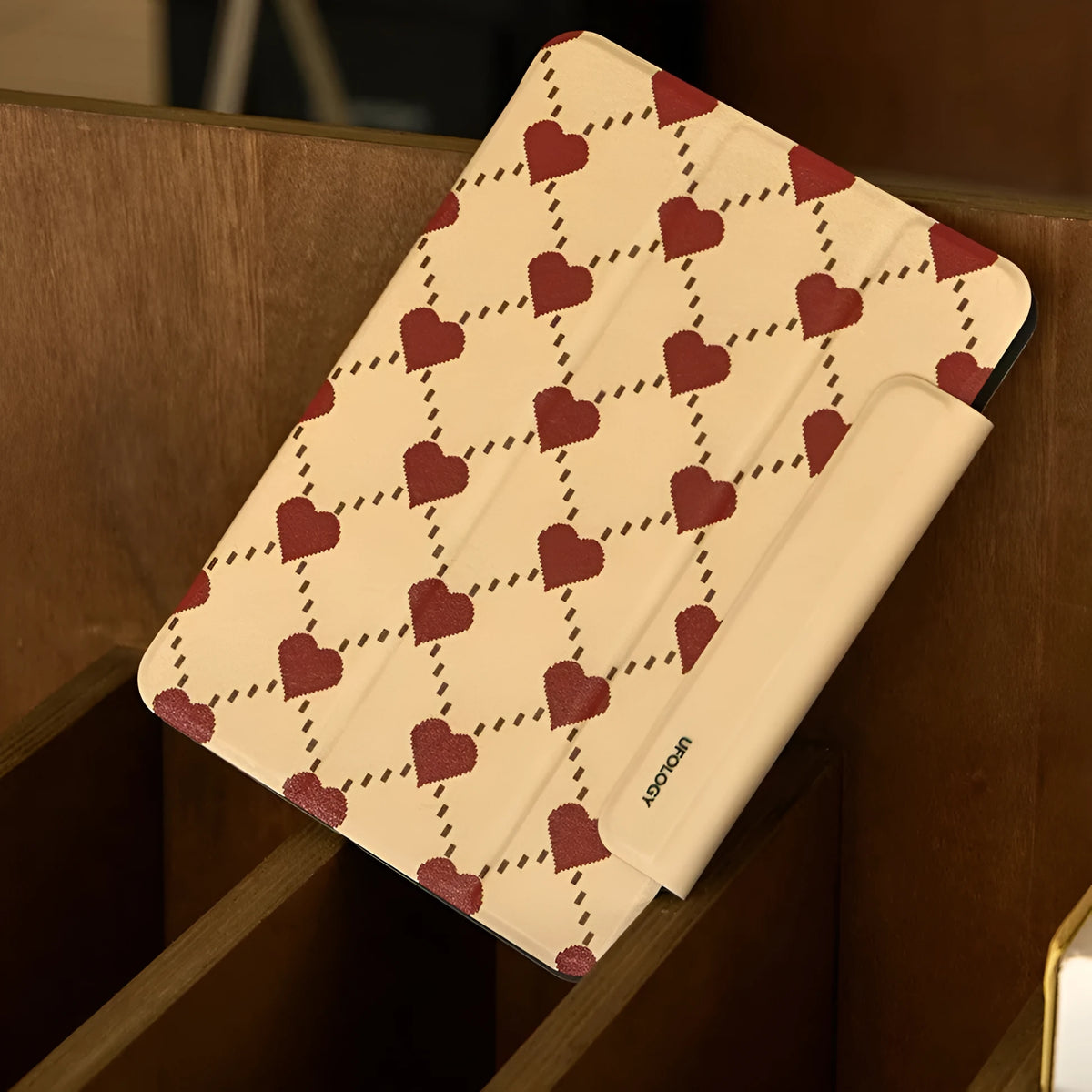 Magnetic double-sided clip protective case for Apple iPad Air 4 and iPad Air 5 tablets.