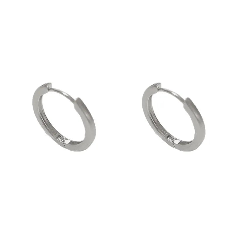 Gold-plated geometric round eyelet ear clips for women