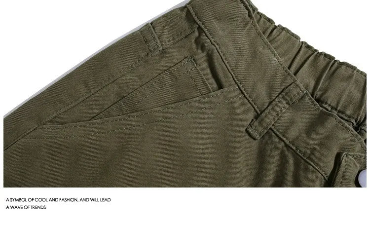 Casual wide-leg cropped workwear shorts in apricot colour with a mid waist and rivet detail