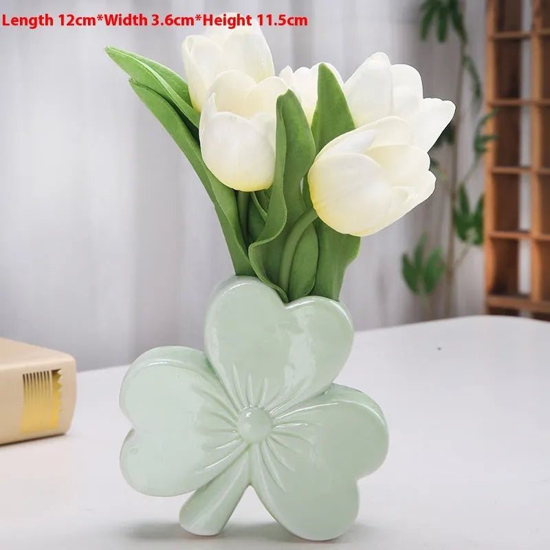 Clover-shaped white porcelain ceramic vase in European style for desktop floral decoration