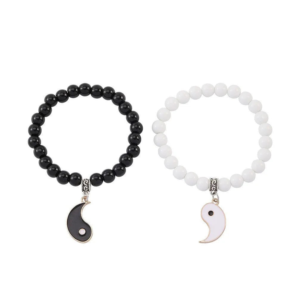Geometric eight-diagram shaped alloy bracelet with electroplated finish in unisex fashion design