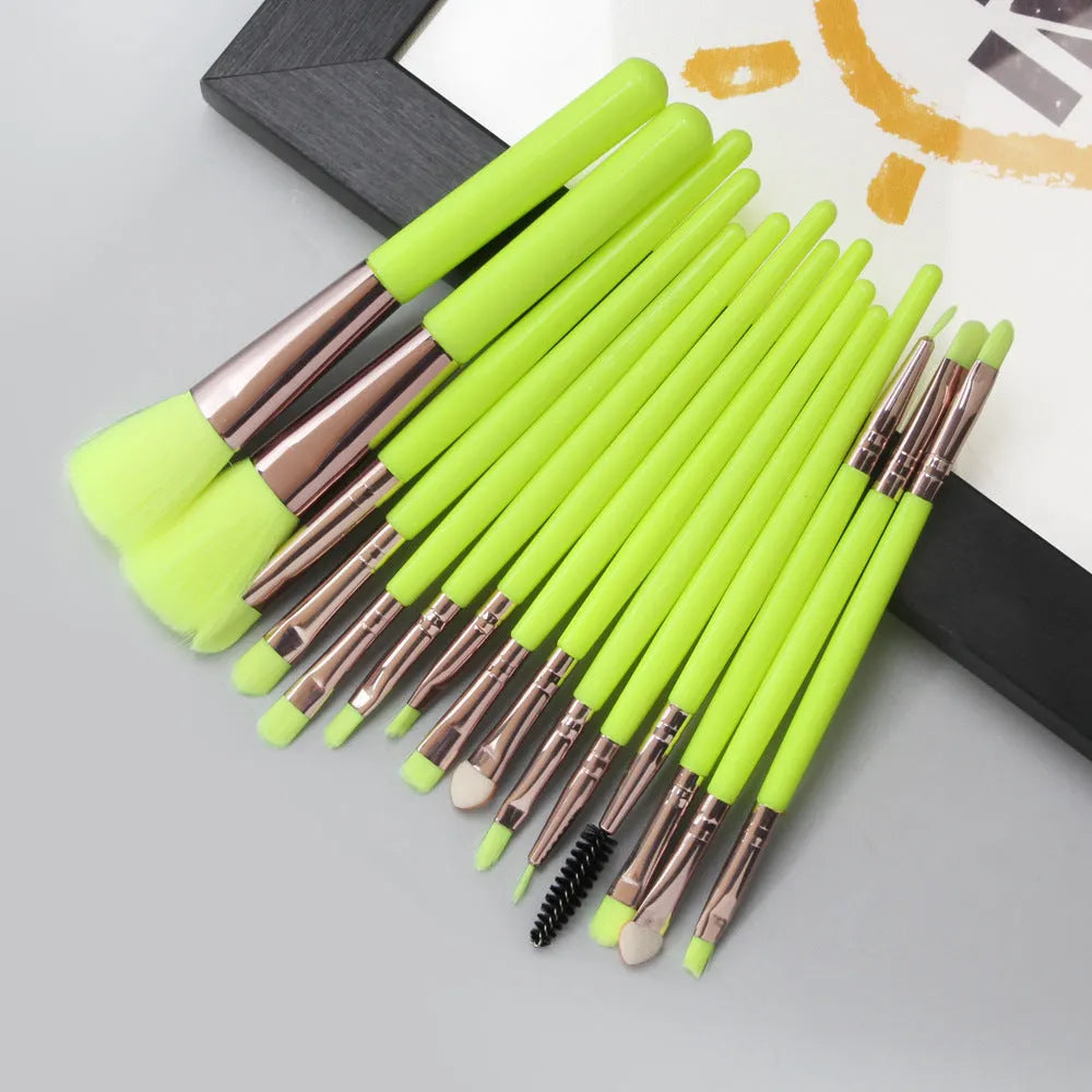 18-piece makeup brush set showing various brush types including fan-shaped brushes for contouring