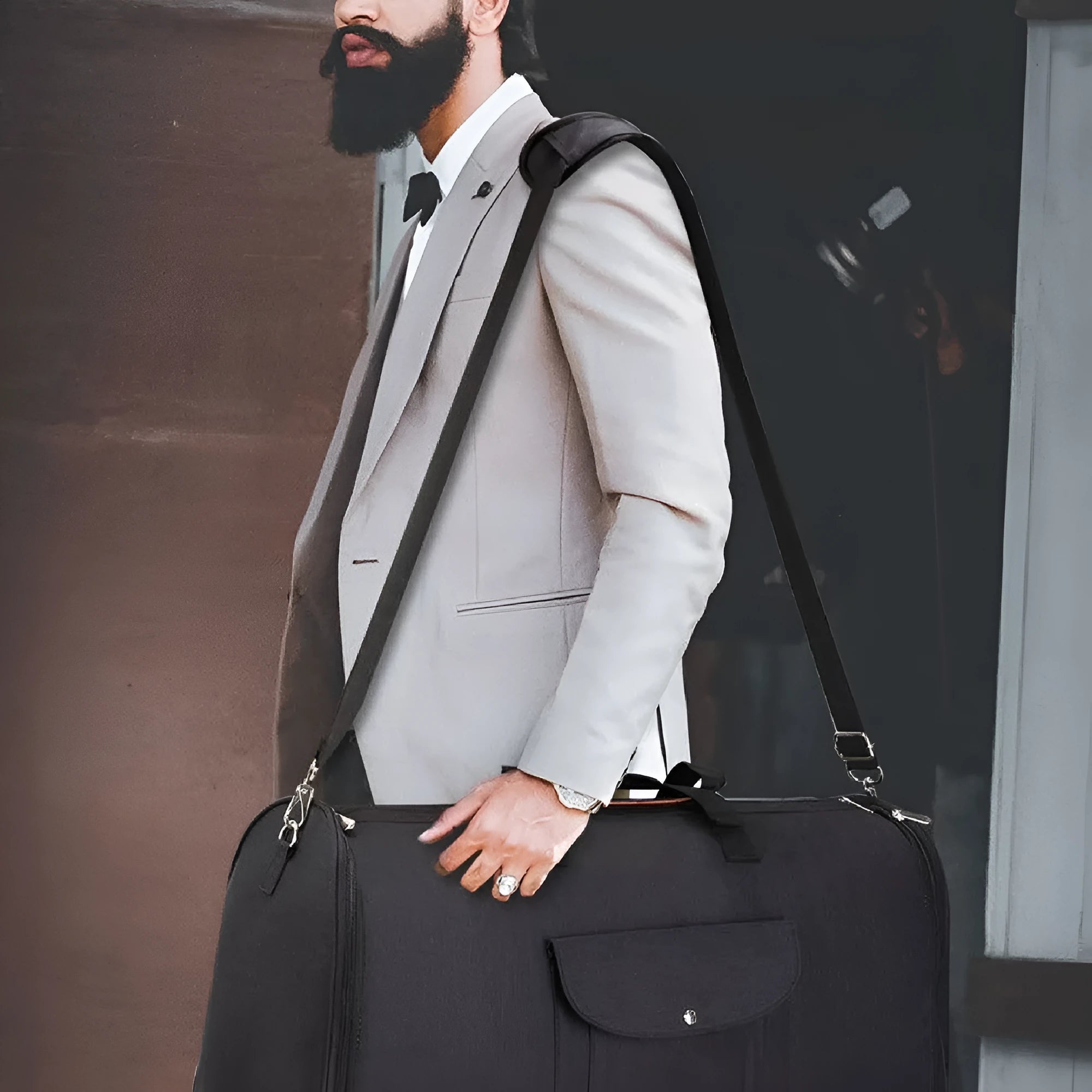 Foldable dark blue Oxford cloth duffel bag with 36-55 litre capacity for travel and gym