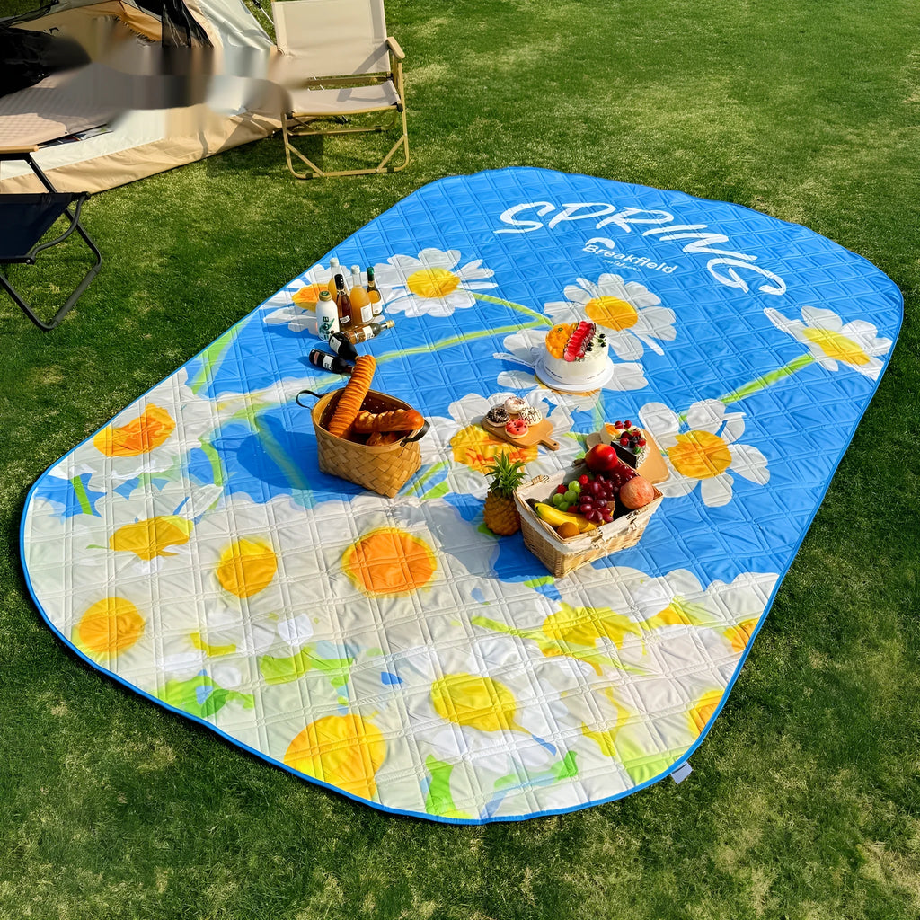 Waterproof picnic mat in brushed fabric showing two size options for 4-8 people outdoor use