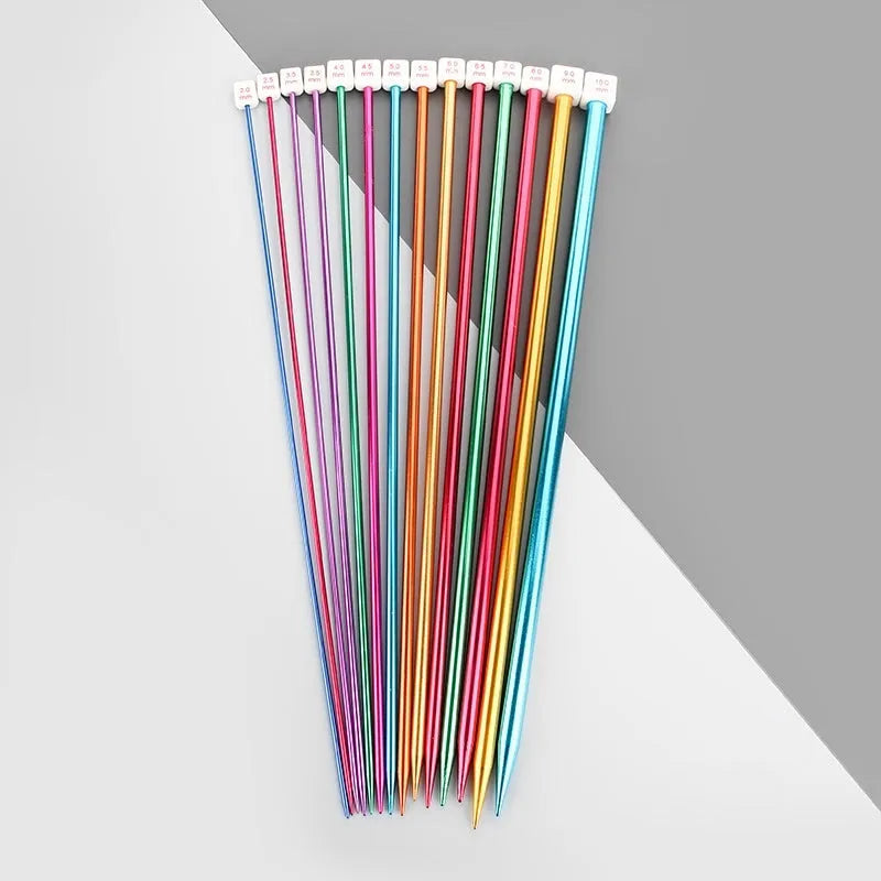 A set of 28 crochet hooks with protective caps, organised by size from 2.0mm to 10.0mm.