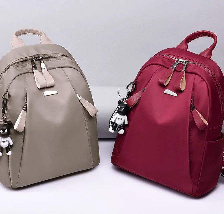 Medium Oxford cloth rucksack in wine red with double straps and interior phone pockets