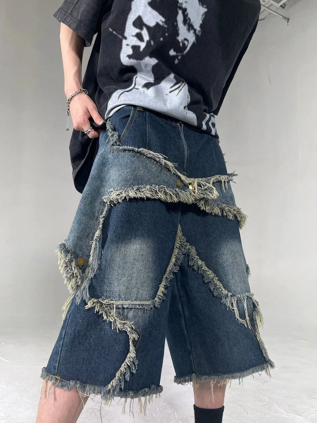 Blue men's denim shorts with frayed five-pointed star design and loose-fit summer styling