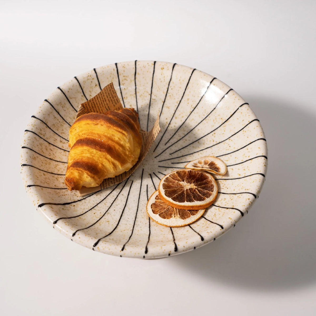 Black and white striped synthetic resin dessert plate with retro fruit ornament design
