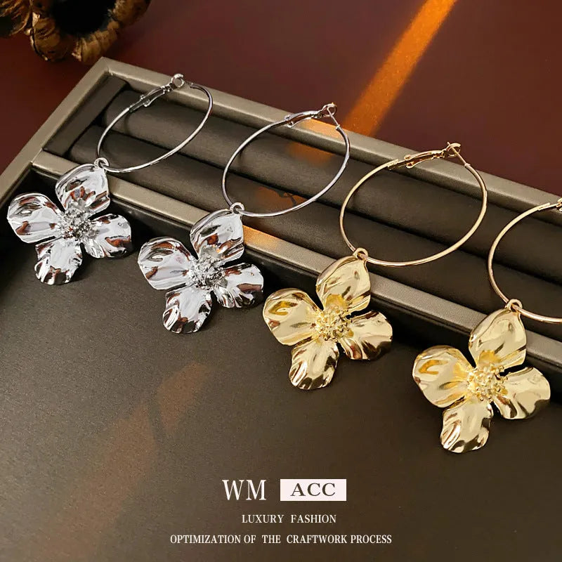 Geometric flower earrings in silver or gold finish with vintage styling