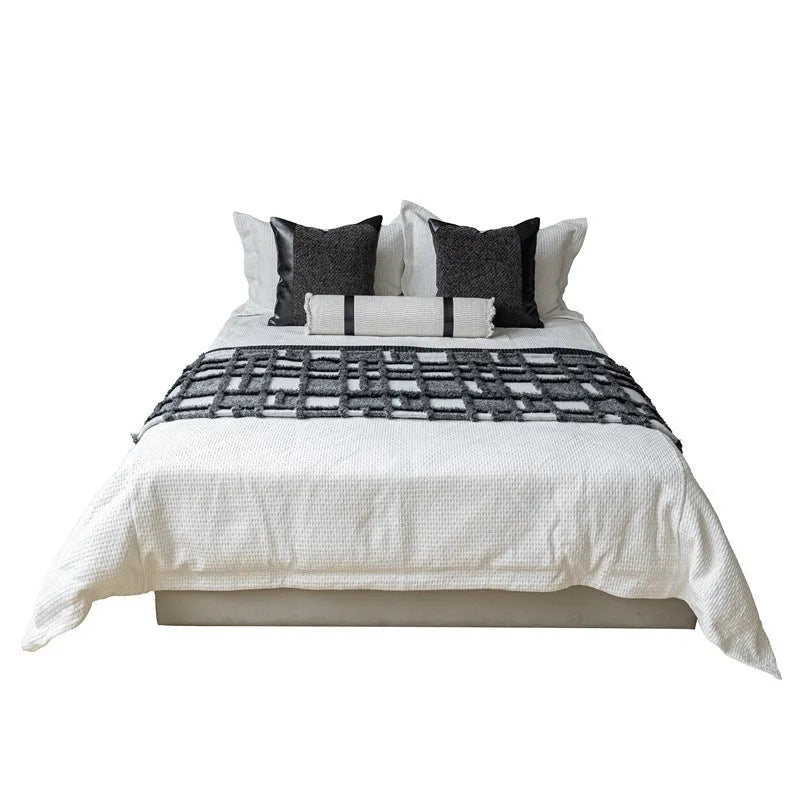 Modern minimalist bed runner nap blanket set with plaid pattern on 1.5m bed