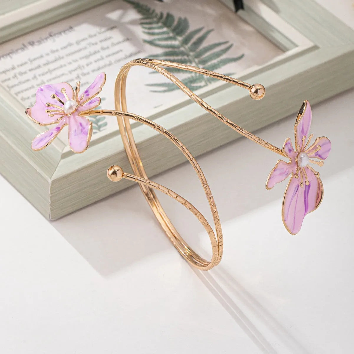 Alloy fashion armband with hollow line pattern in pink or purple colour, adjustable wrist jewellery