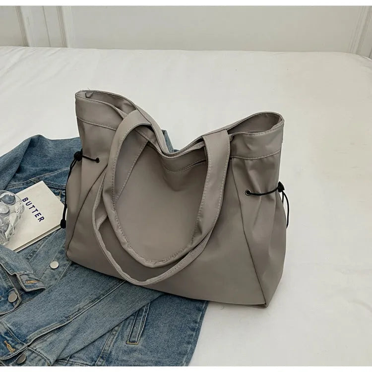 Soft foldable Oxford cloth commuter shoulder tote bag in street trend style.