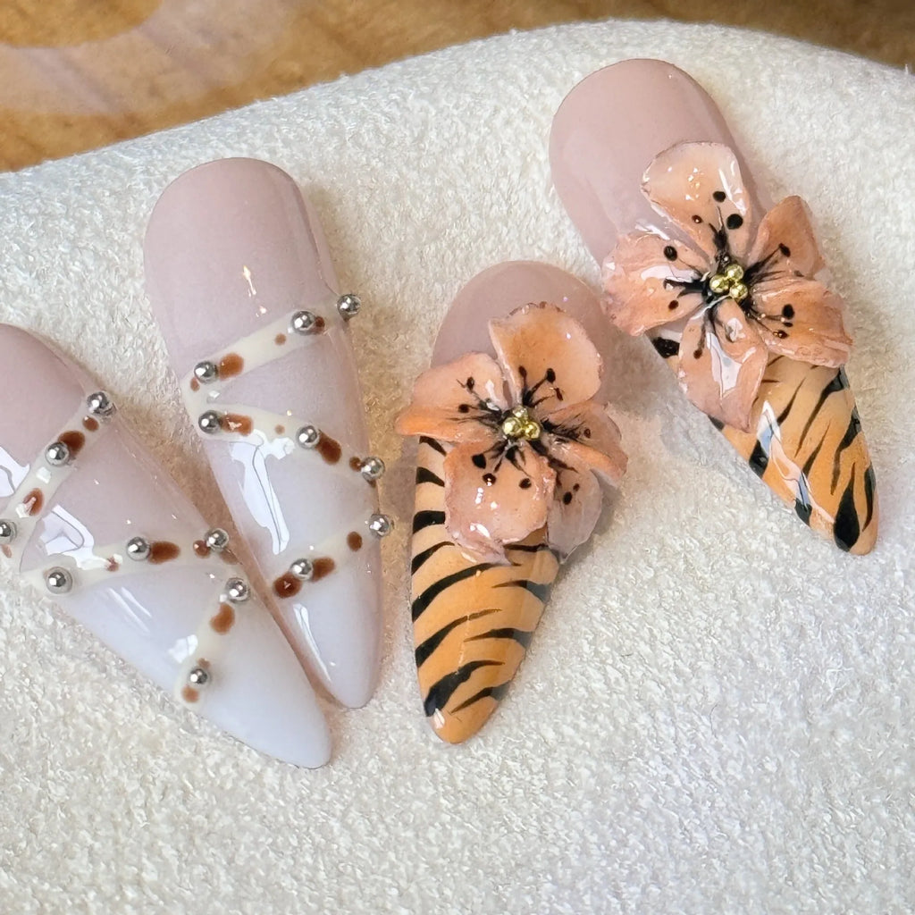 Set of 10 leopard print false nails with cross and flower patterns in XS, S, M, L sizes