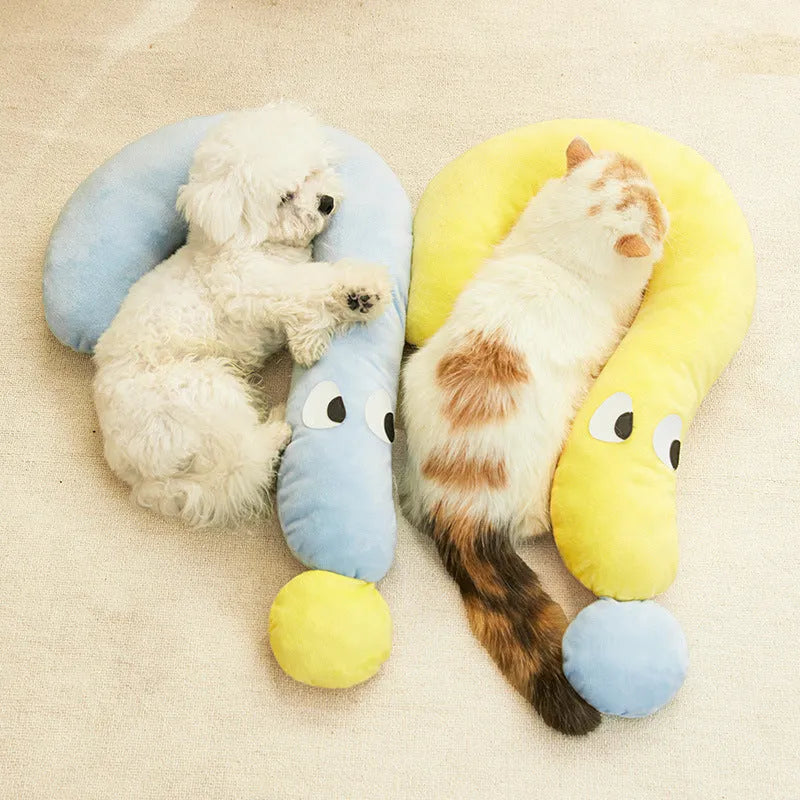 Blue rectangular pet pillow measuring 62cm by 39cm for cats and dogs.
