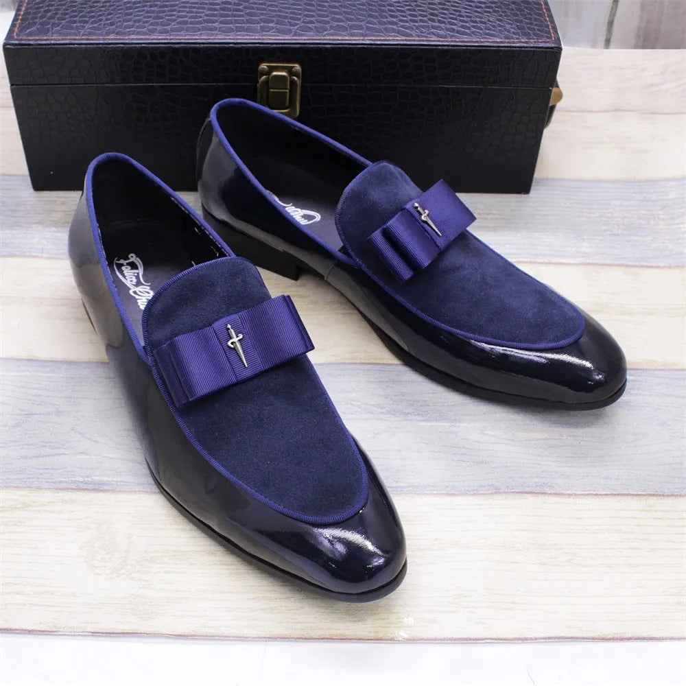 Men's low-top leather shoes with a tassel detail in black patent leather