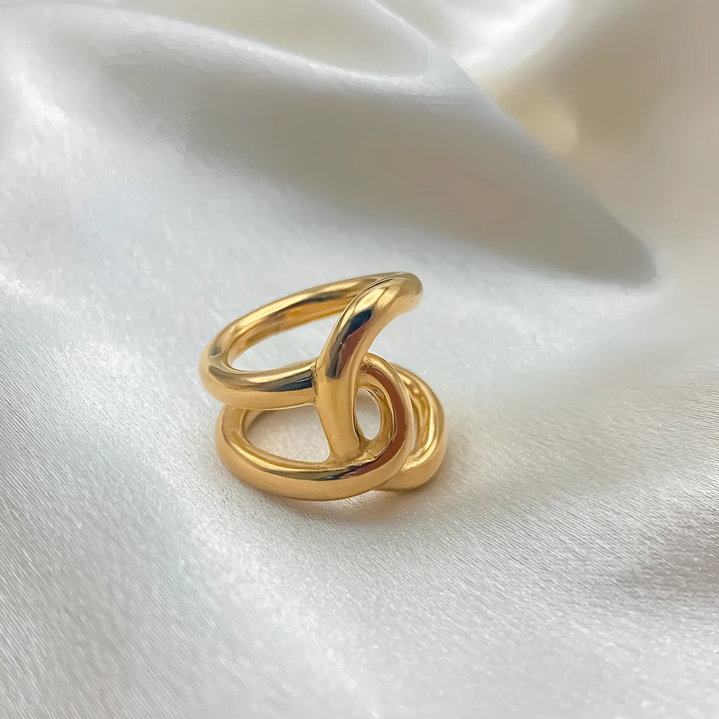 Adjustable knotted women's ring in stainless steel with geometric U-shape, shown in gold and steel colours.