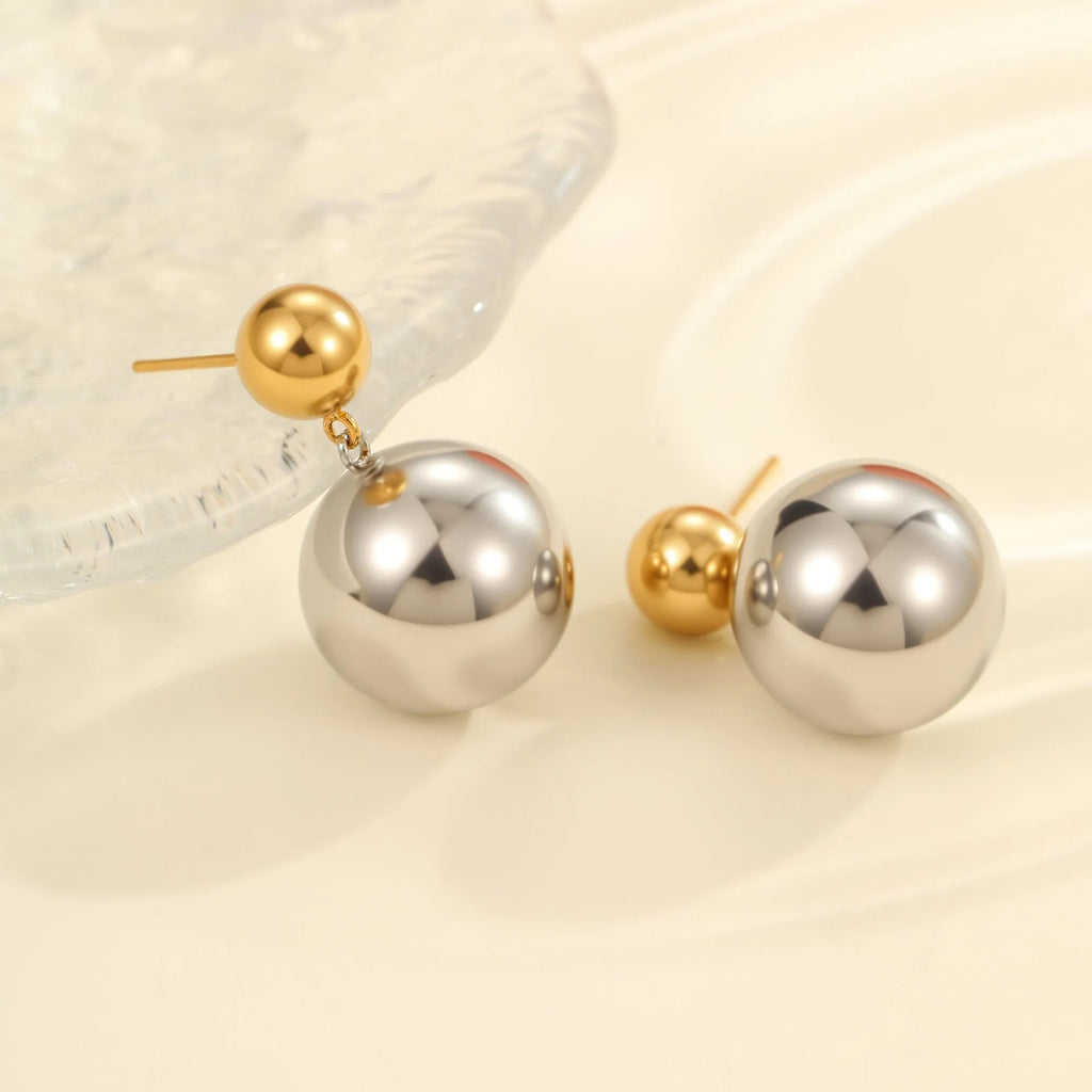 A pair of stainless steel colour-block ear studs with round beads and an 18K gold electroplated finish.