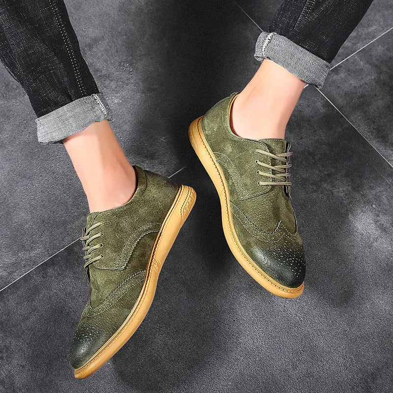 Men's business formal leather shoes in black with retro lace-up design and leather stitching details