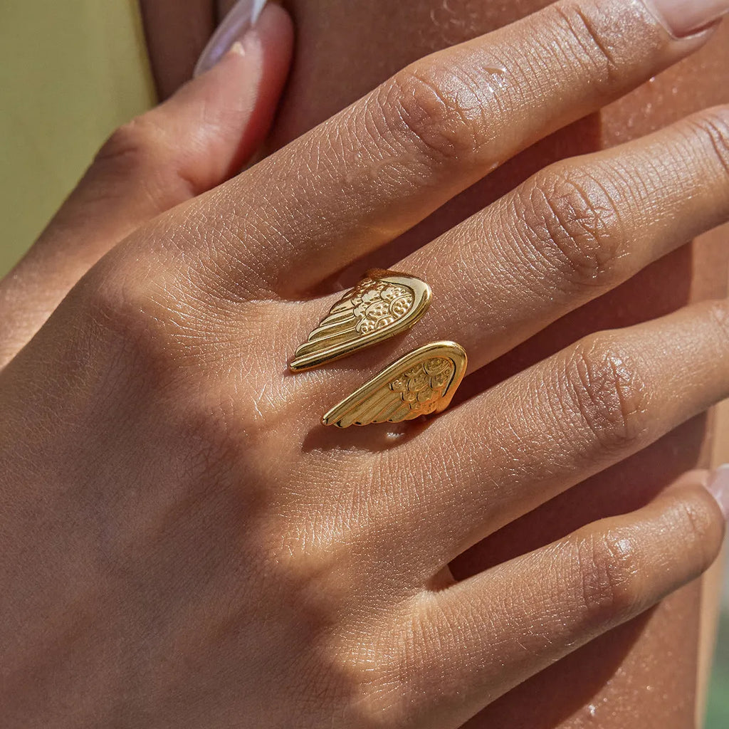 Wings adjustable opening ring in stainless steel with electroplated finish showing detailed ornamentation