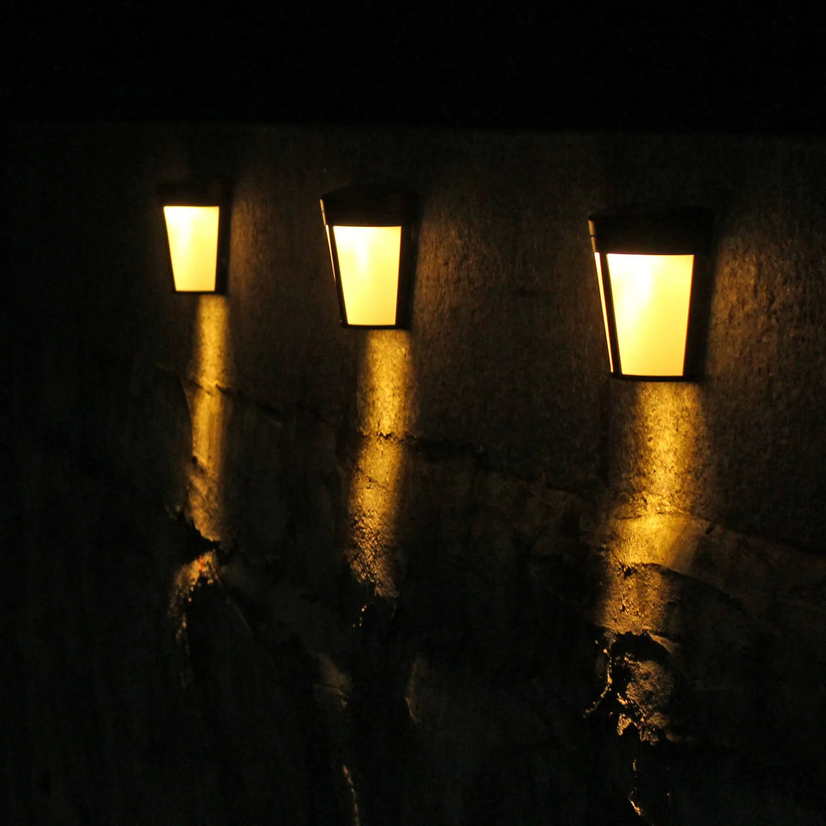 White solar wall lamp with 6 LEDs for outdoor garden lighting