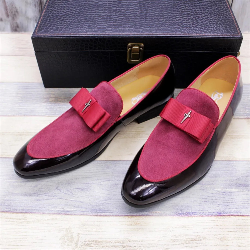 Men's low-top leather shoes with a tassel detail in black patent leather