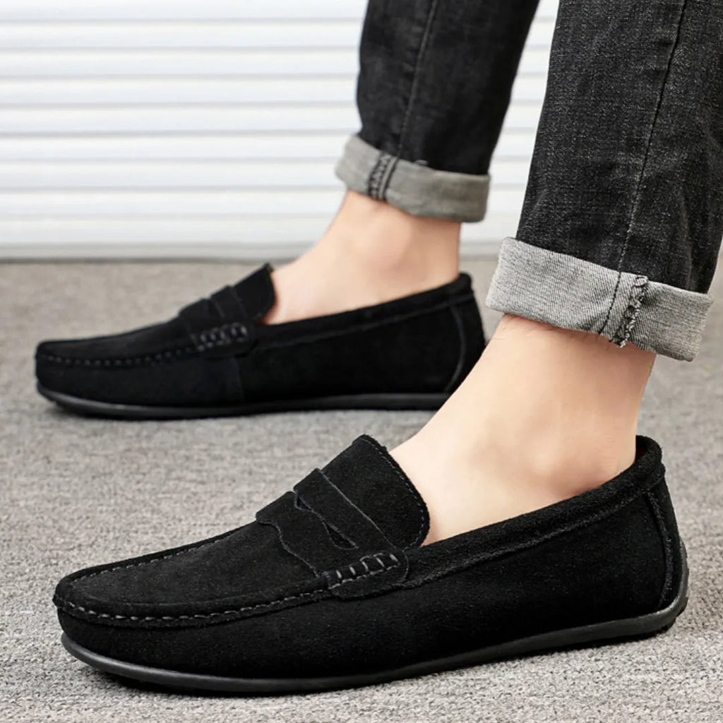 Men's solid colour suede cowhide loafers with rubber sole and round toe design