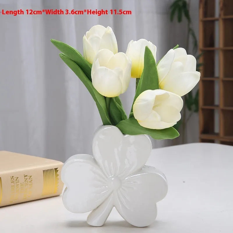 Clover-shaped white porcelain ceramic vase in European style for desktop floral decoration