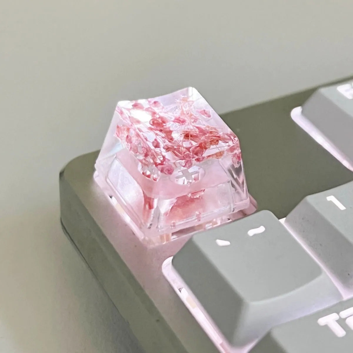 Resin transparent starry sky keycap for mechanical keyboards in red, pink, green, violet colours