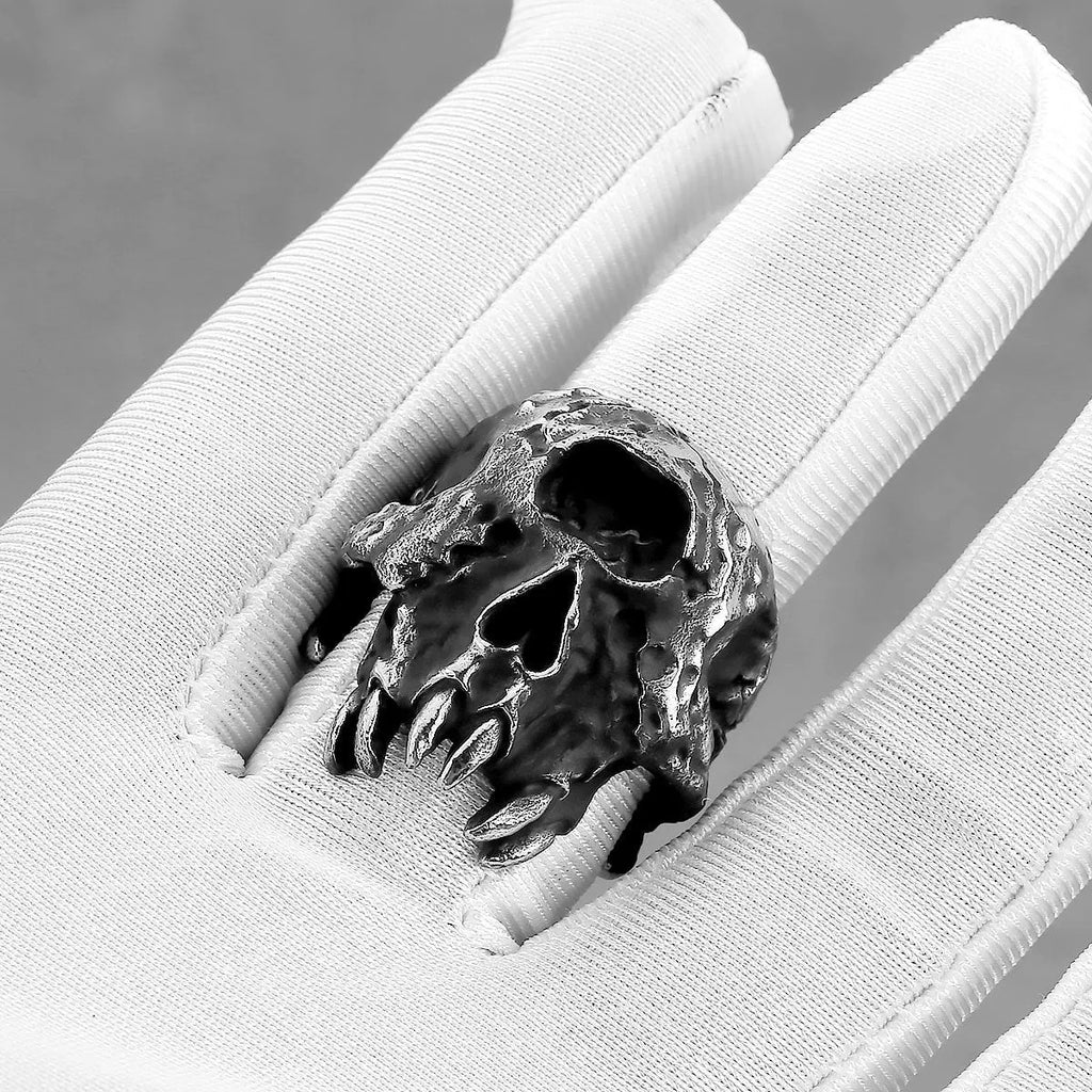 Silver electroplated alloy skull ring with one-eyed design in punk hip hop retro style