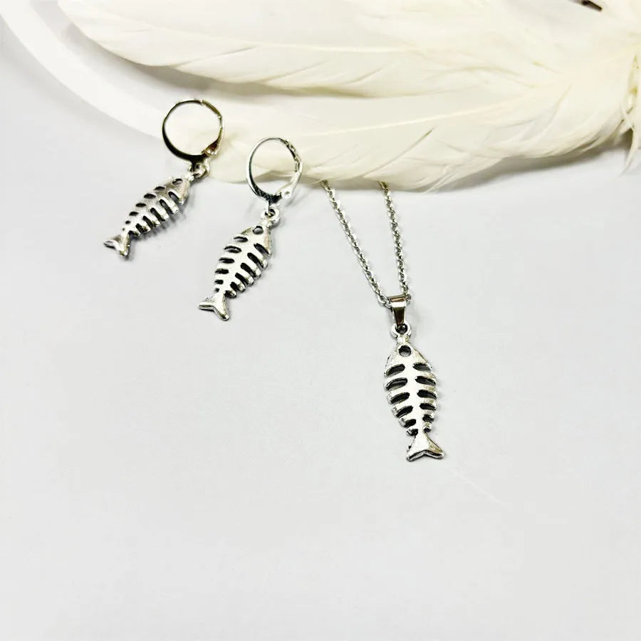 Fishbone pendant necklace and matching earrings set in retro style with adjustable chain