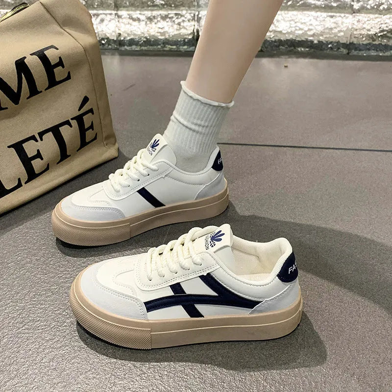Blue and brown low-top casual board shoes with patent leather finish and round toes
