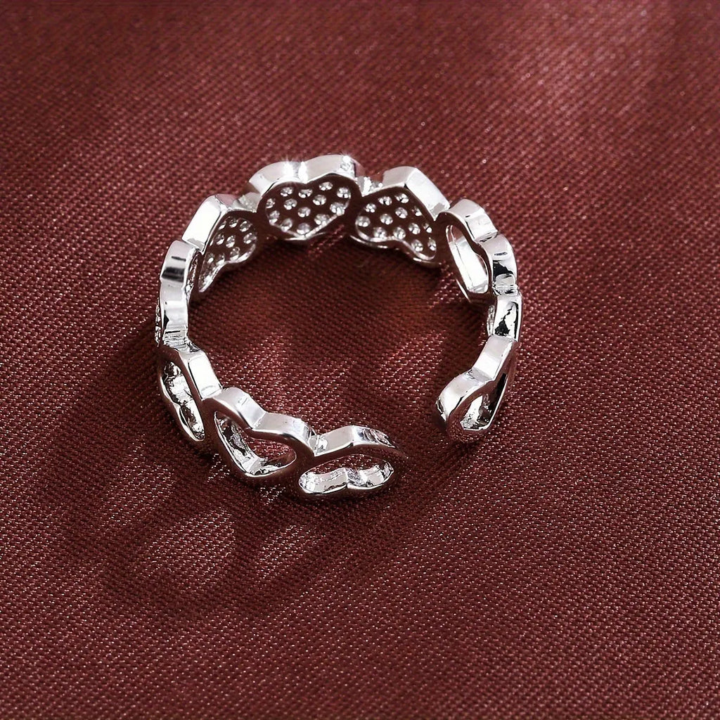 Adjustable opening couples ring with heart design in gold or silver colour on small finger