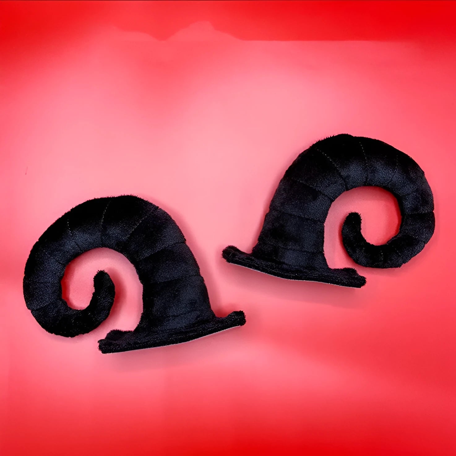 Motorcycle helmet with demon horns bull horns ornaments in composite fibre material