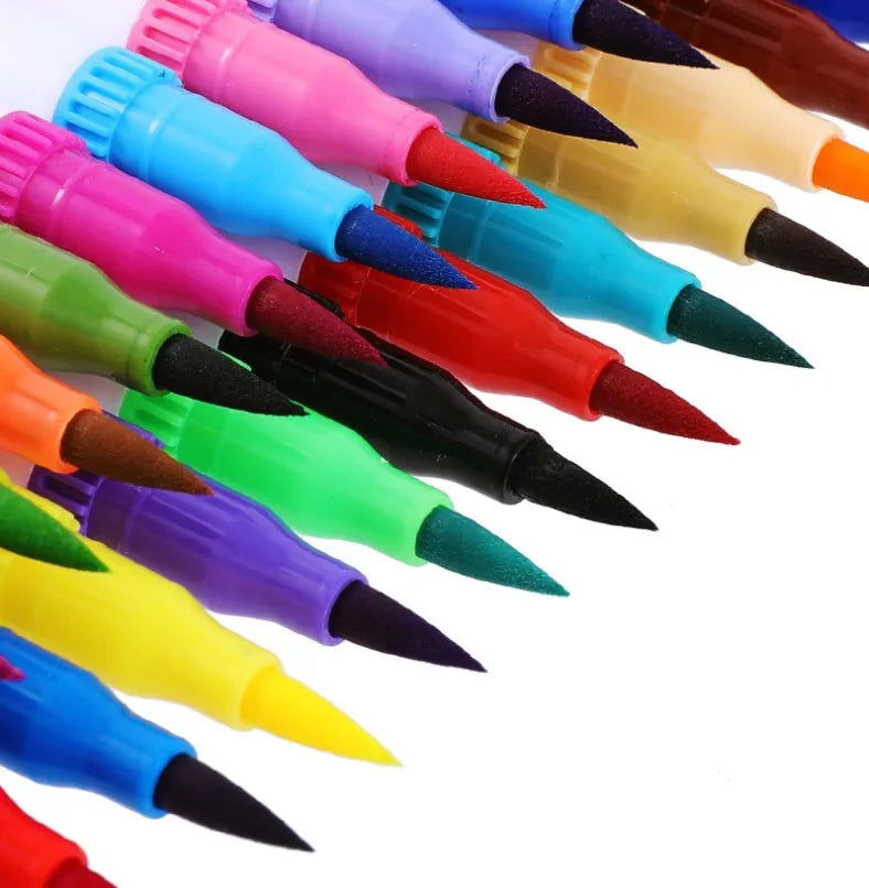 Set of 100 dual-tip watercolour brush pens with blendable ink for art and calligraphy.
