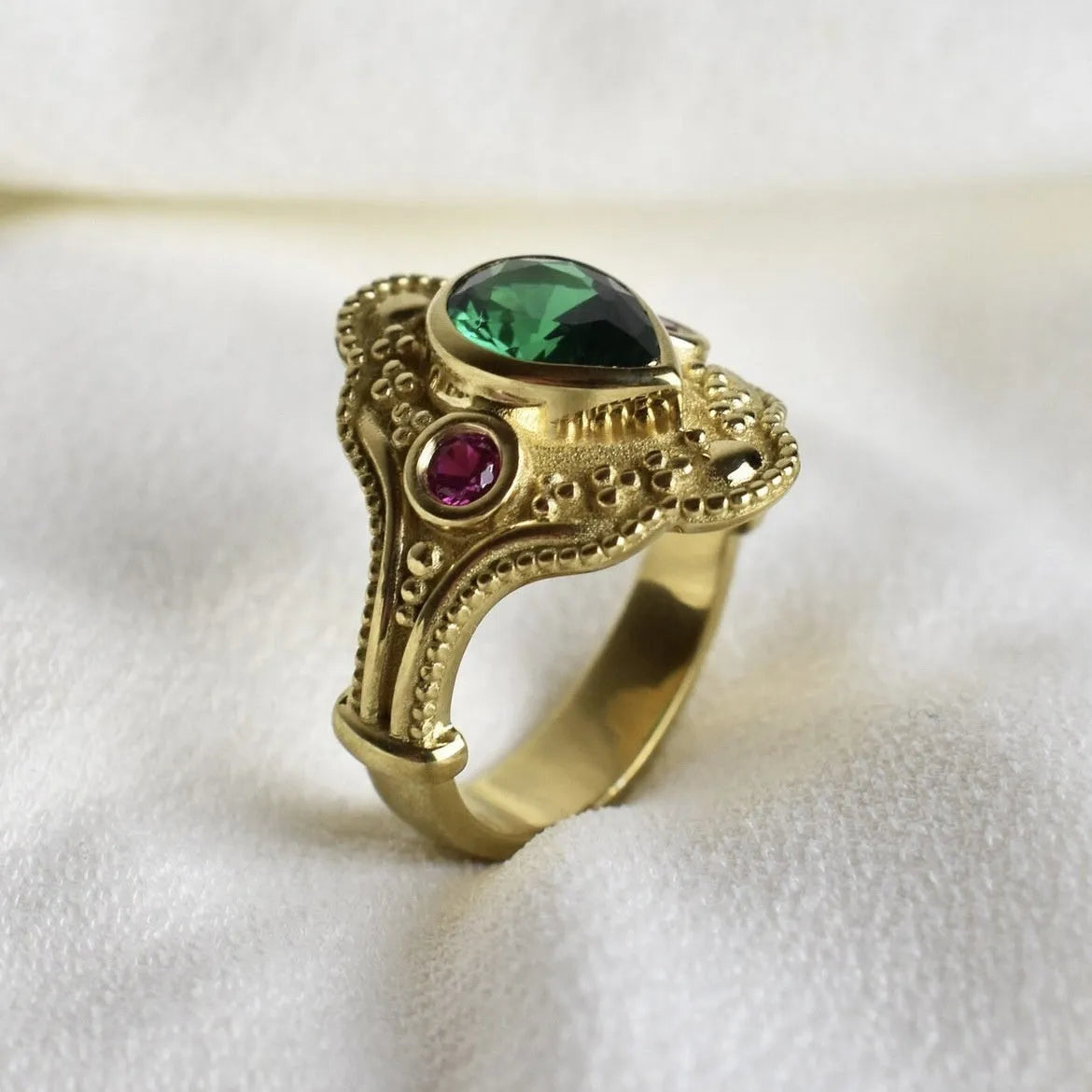 Golden lvzuan electroplated geometric women's ring in alloy with ins style design