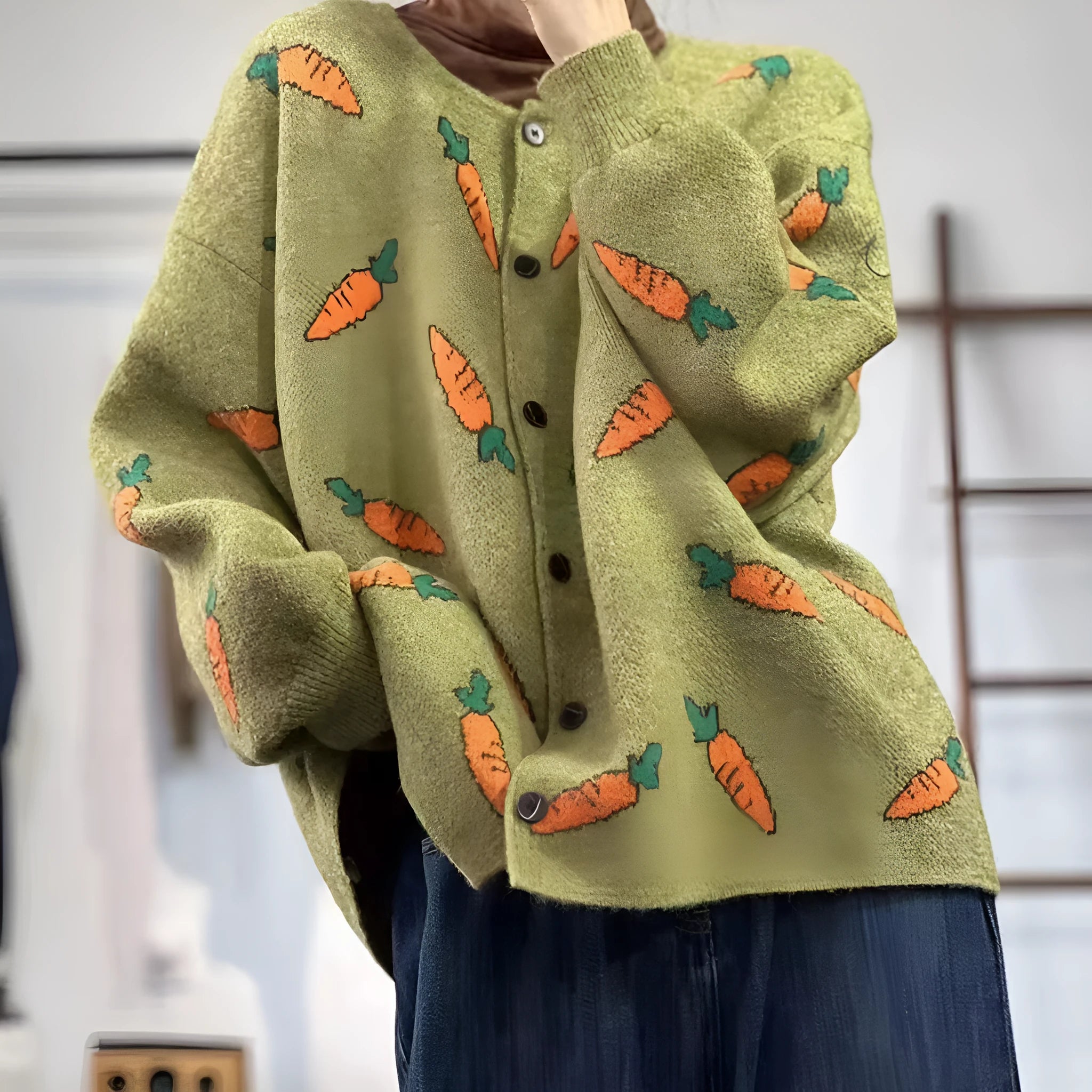 Women's printed loose cardigan sweater in viscose fibre with colour contrast artistic design