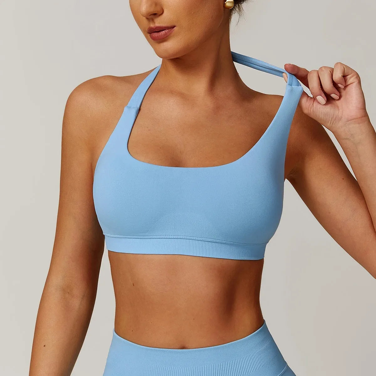 Women's halter neck yoga sports bra in nylon fabric with medium support