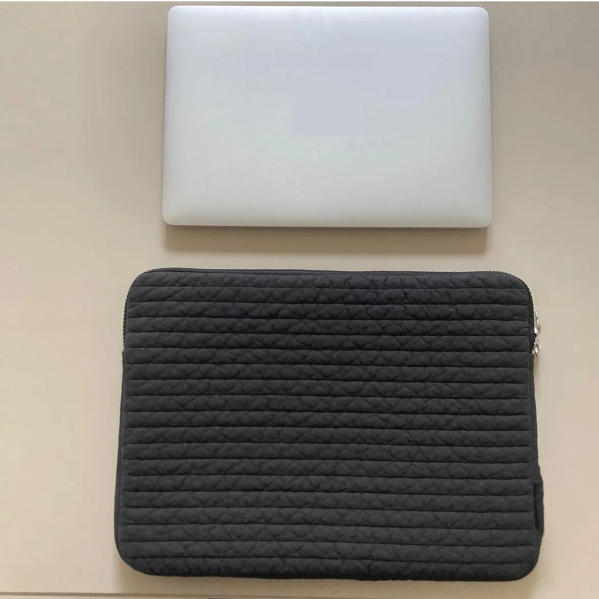 Hand-held anti-seismic laptop bag in cotton cloth for tablet protection