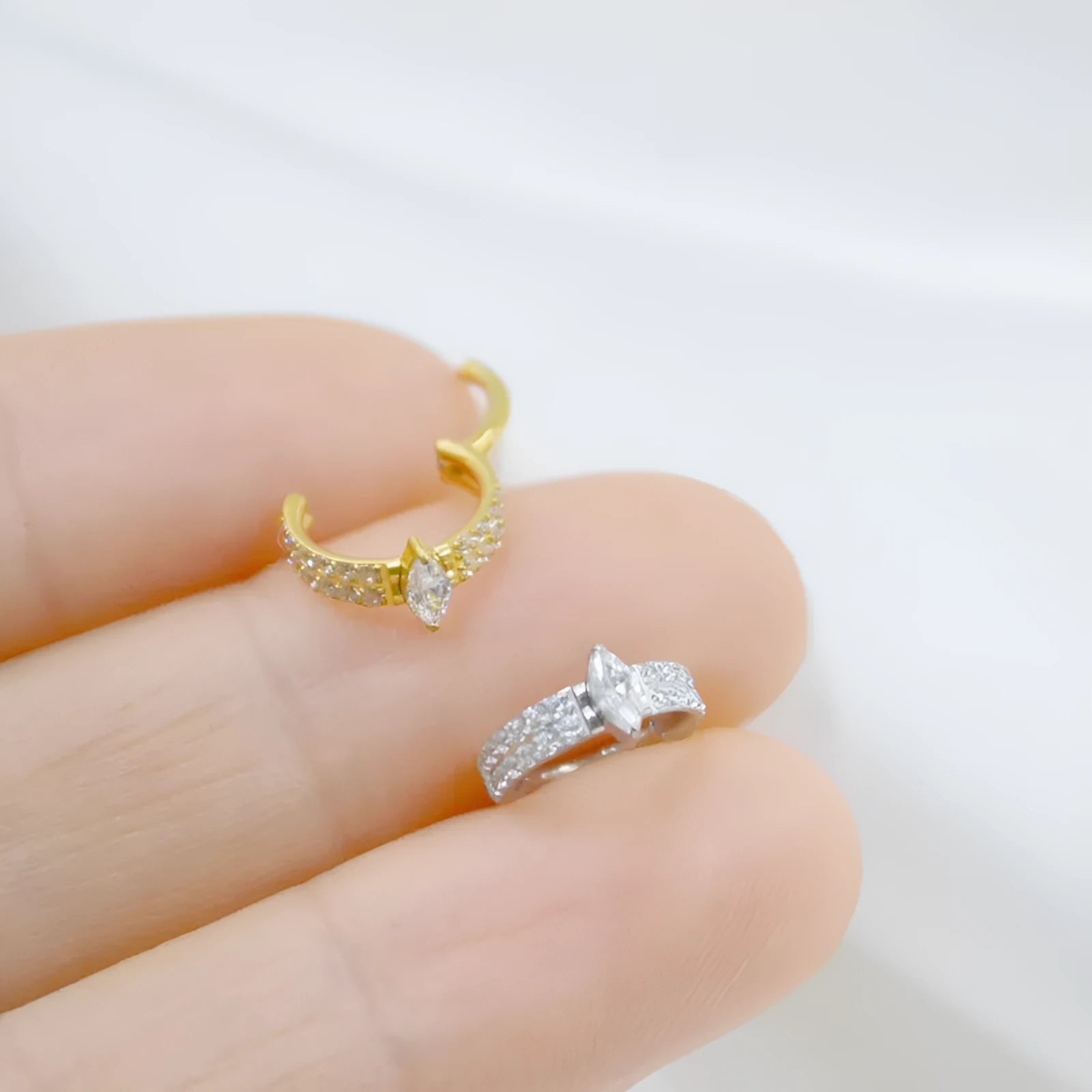 Heart-shaped titanium steel earrings with zircon stones in silver or gold colour, measuring 1.2x8mm.