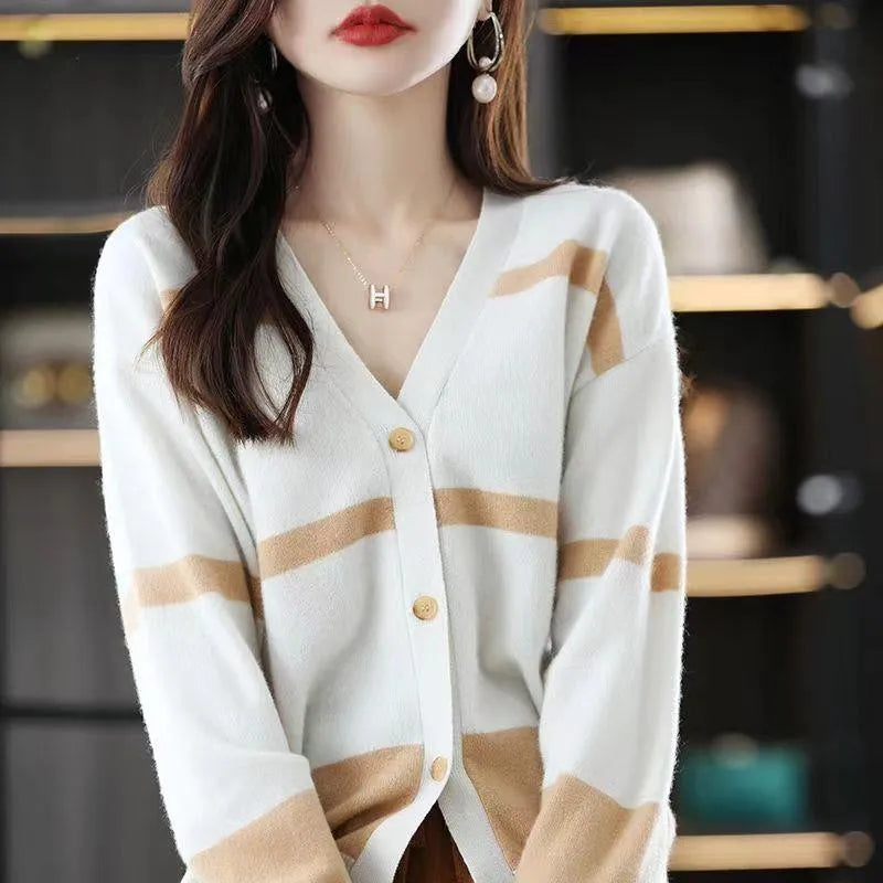 Women's V-neck striped knitted cardigan with 3D pattern in slim fit