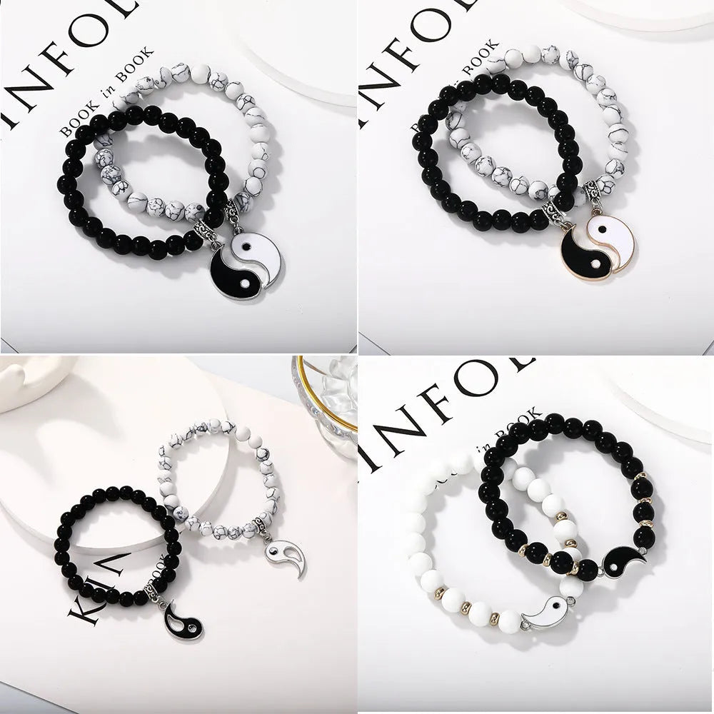 Geometric eight-diagram shaped alloy bracelet with electroplated finish in unisex fashion design