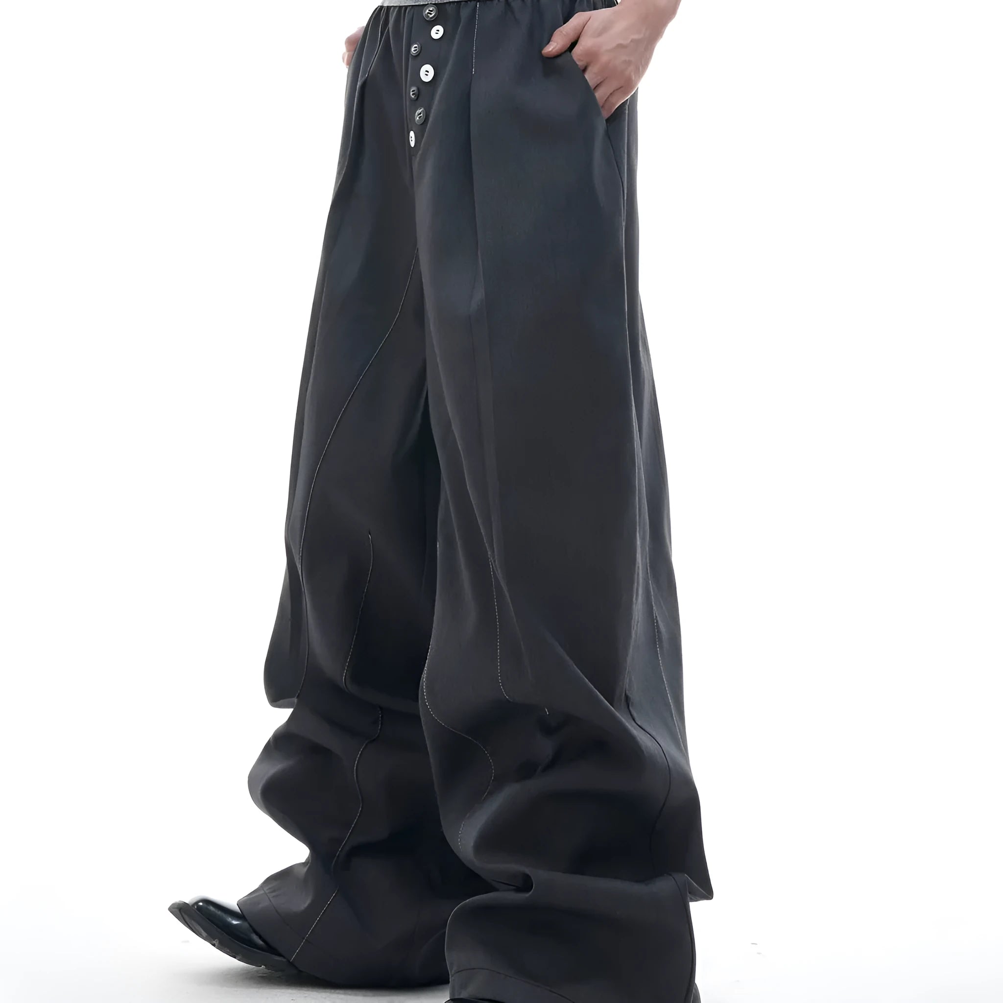 Straight-leg trousers with drooping silhouette and button-open line design detail