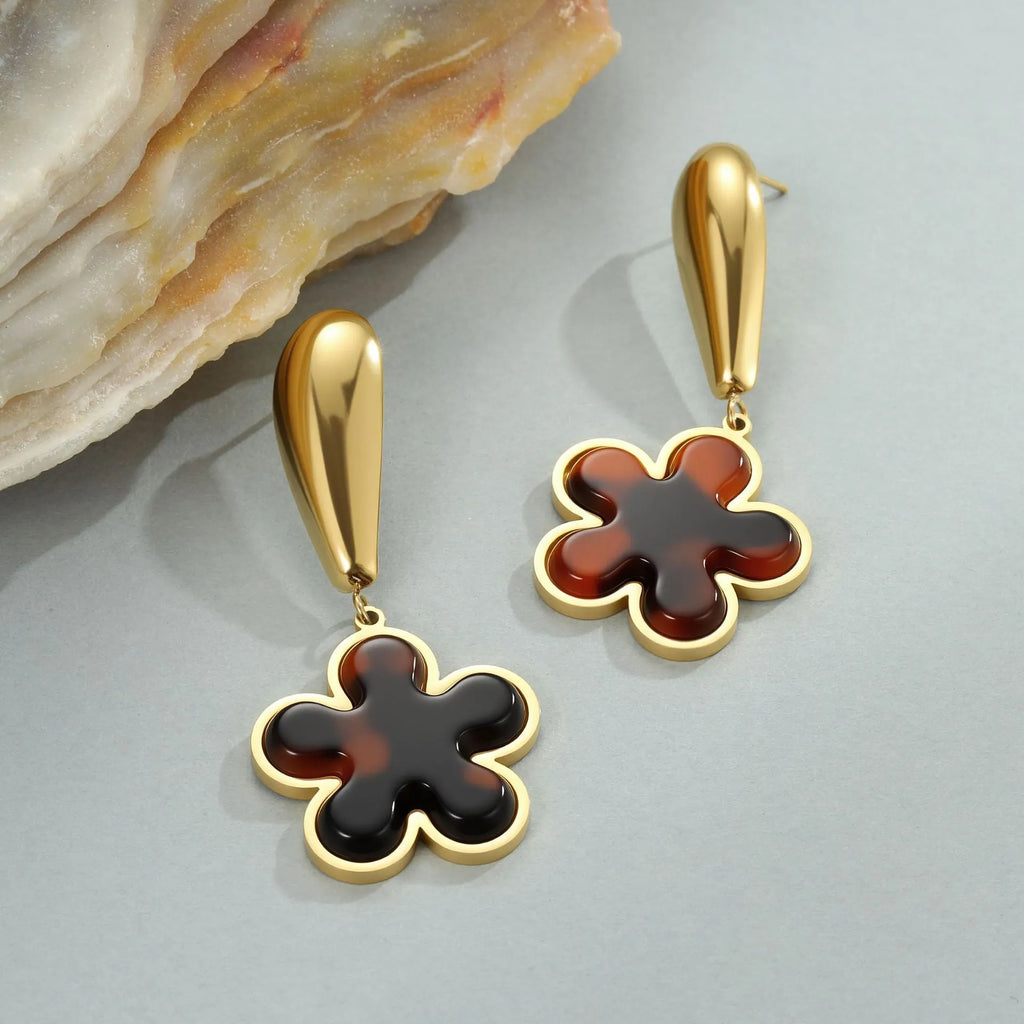 Women's stainless steel earrings with tortoiseshell resin hawksbill colour in heart-shaped or flower geometric designs