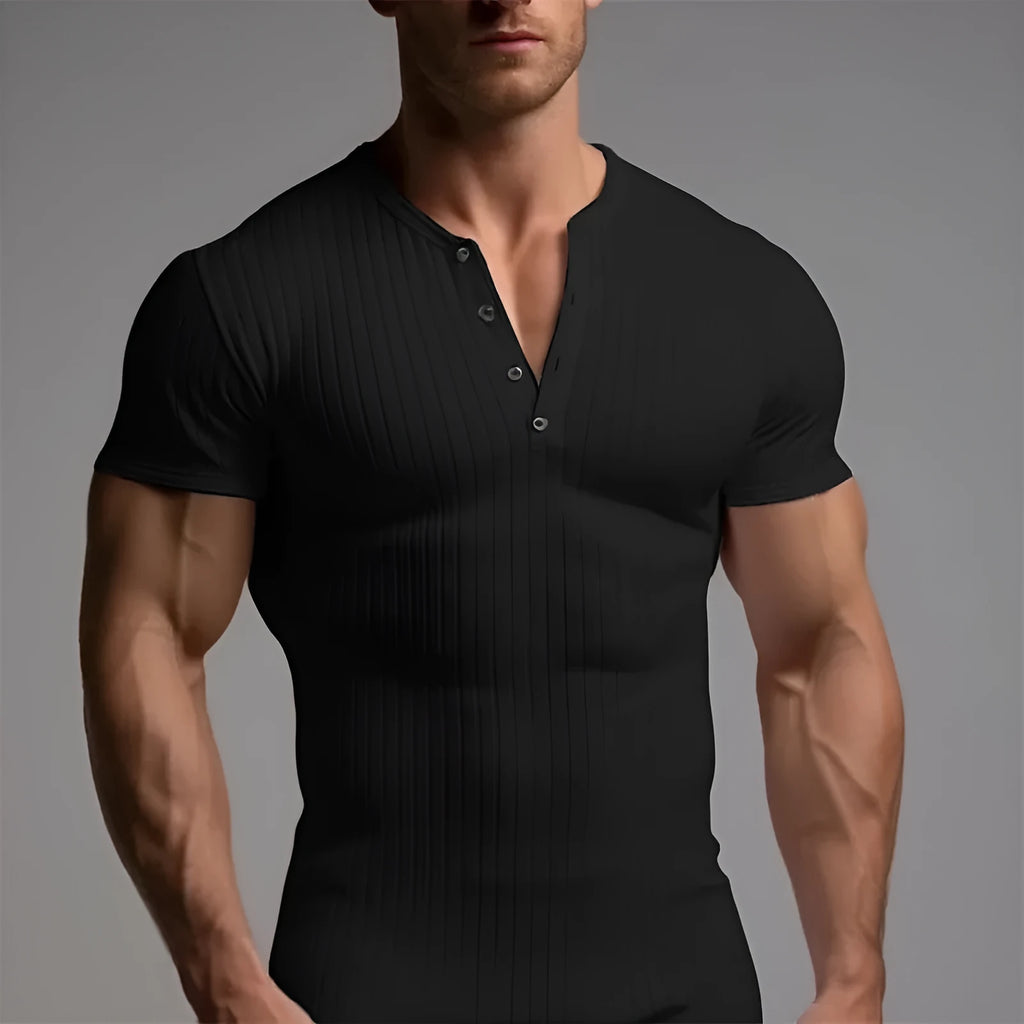 Men's slim-fit short-sleeved sports t-shirt in solid colour on a plain background