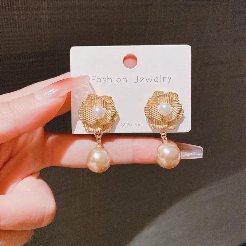 Gold colour Hong Kong style flower stud earrings with opal stones and ice flower design on alloy electroplated construction
