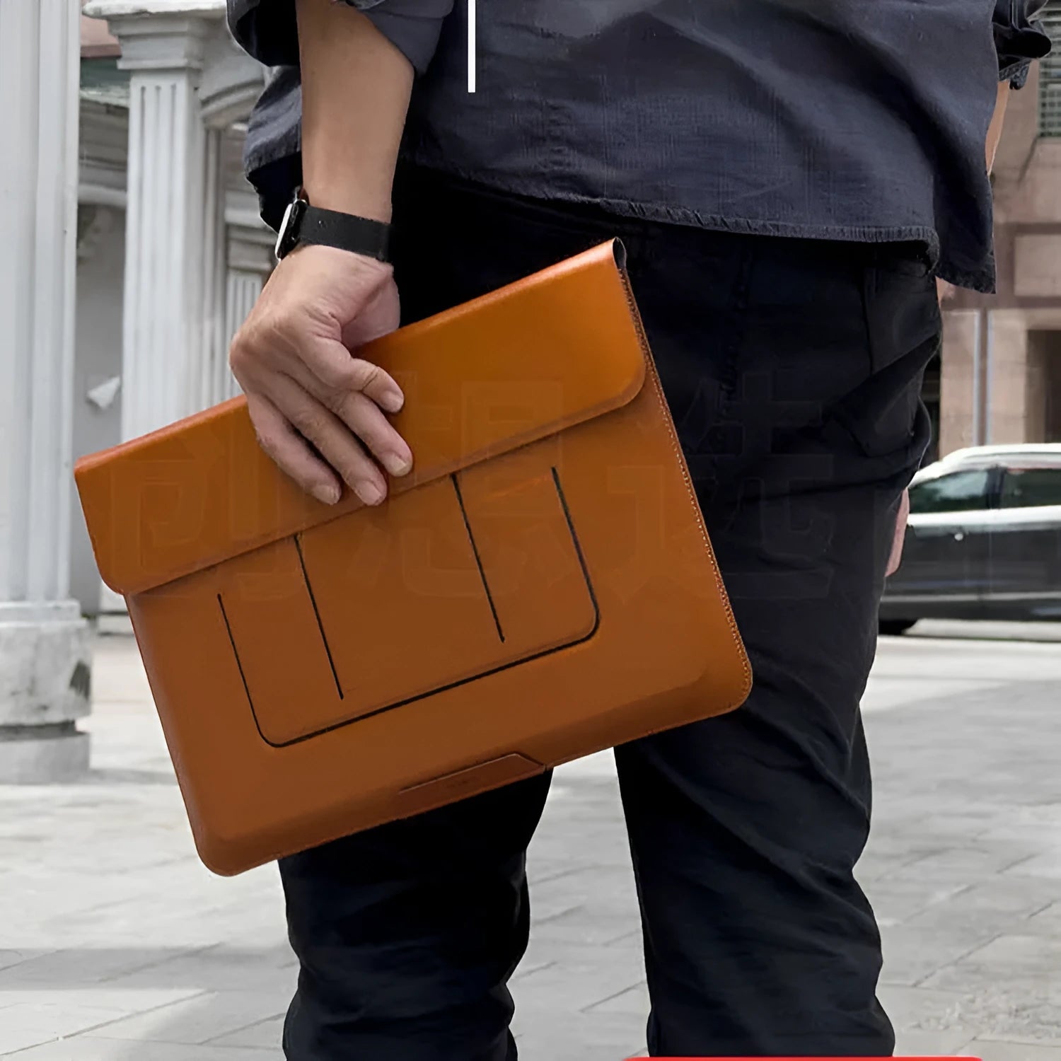 13.3 inch laptop bracket bag with integrated dual-angle stand in professional black colour