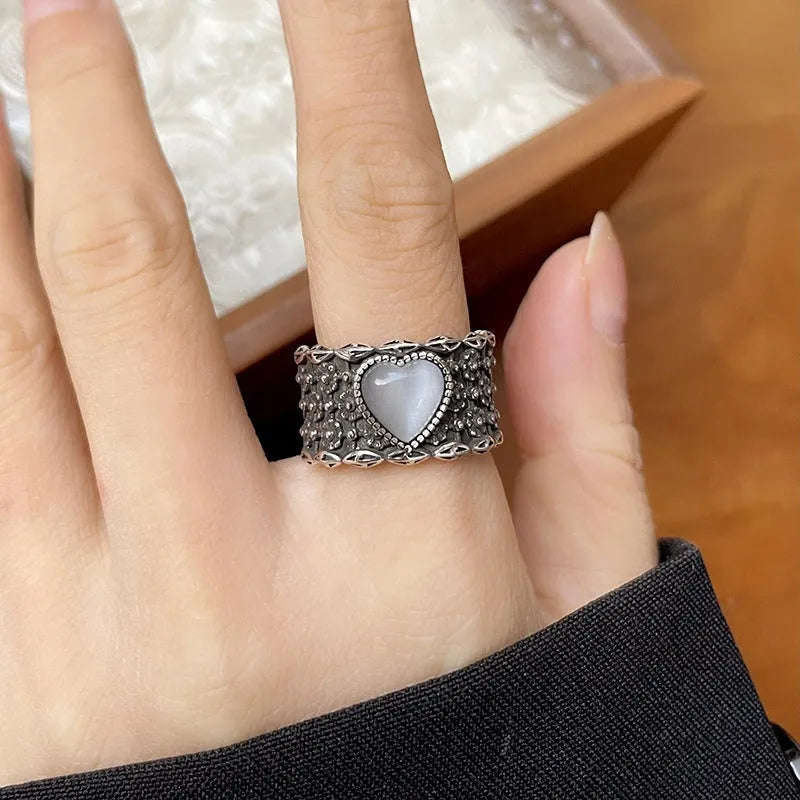 Adjustable retro wide-faced heart ring in white copper plated silver with vintage finish